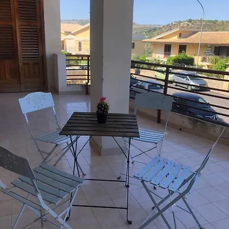 La Romagnosi Appartement *